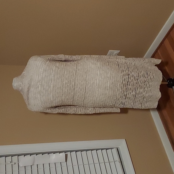 Sweater - Picture 3 of 4